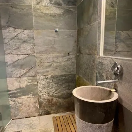 Villa Maison De Charme Avec Piscine Interieure & Jardin *